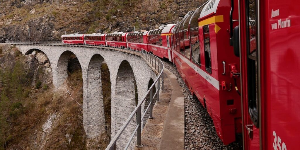 Panoramafahrt in der 1. Klasse des Bernina Express gewinnen