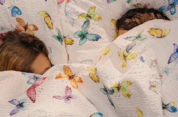 Gewinne eine Nacht für zwei Personen in einem kuscheligen 5-Sterne-Hotel in den Schweizer Bergen Gewinne eine Nacht für zwei Personen in einem kuscheligen 5-Sterne-Hotel in den Schweizer Bergen