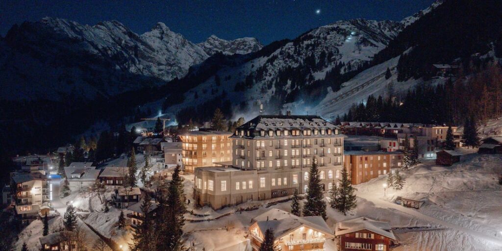 Hotel Mürren Palace bei Nacht