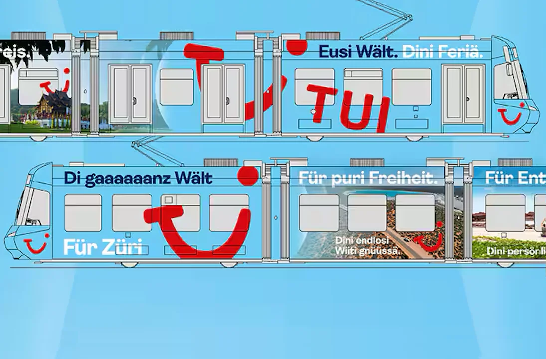 TUI-Tram mit Werbung «Eusi Wält. Dini Feriä.» für den TUI-Tram Wettbewerb