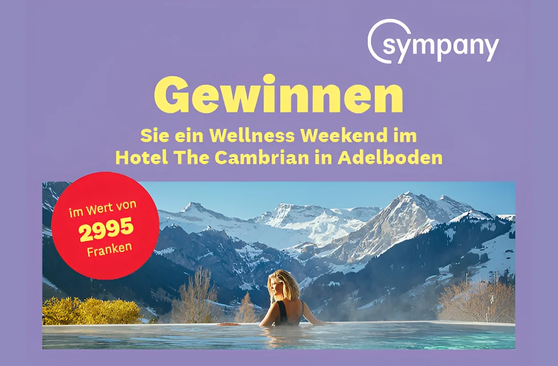Wellness-Weekend gewinnen: Frau im beheizten Aussenpool des Hotels The Cambrian Adelboden mit Blick auf verschneite Berner Alpen