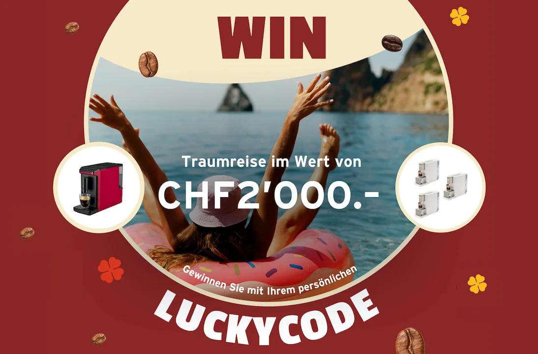 Reisegutschein oder Kaffeemaschine gewinnen: Frau auf Schwimmring im Meer, Tchibo LUCKYCODE Gewinnspiel mit Reise über CHF 2'000, Esperto Mini und Qbo ICONIC